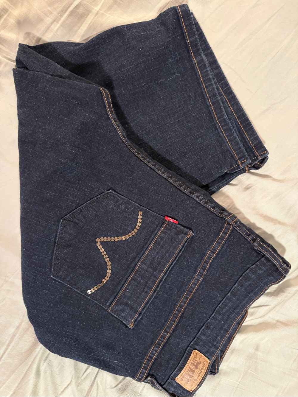 Levi's Dark Blue Relaxed Fit Capris Jeans with Back Pocket Sequins